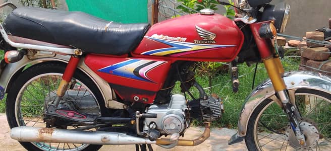 honda cd70 saf ha wash krna wali ha engine ka koi kam nhi
