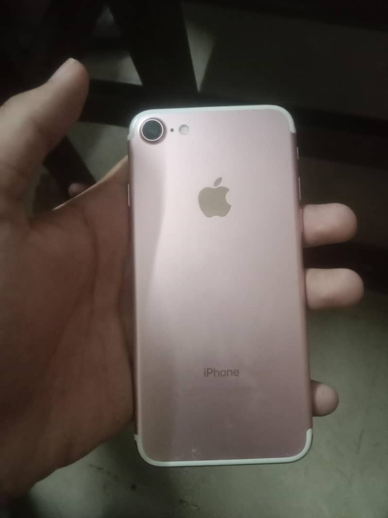 Apple iPhone 7 1