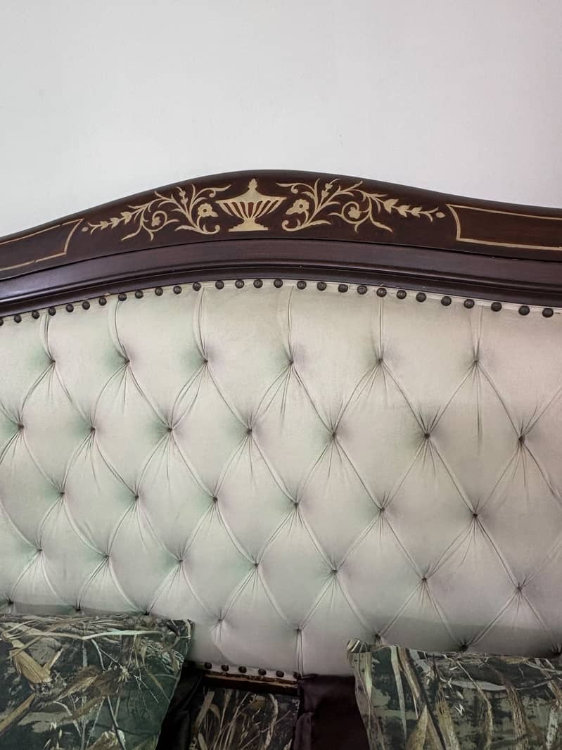 Bed with side tables 3