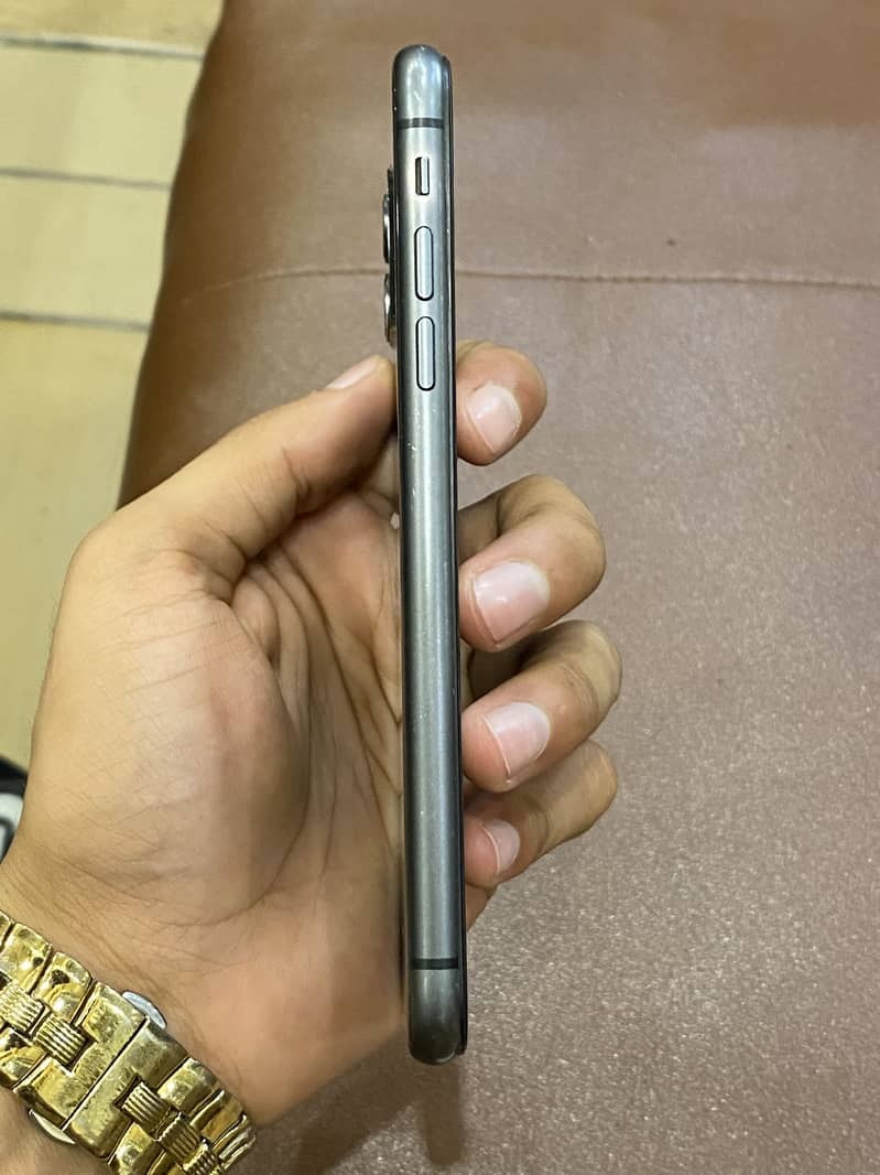 Apple iPhone 11 4