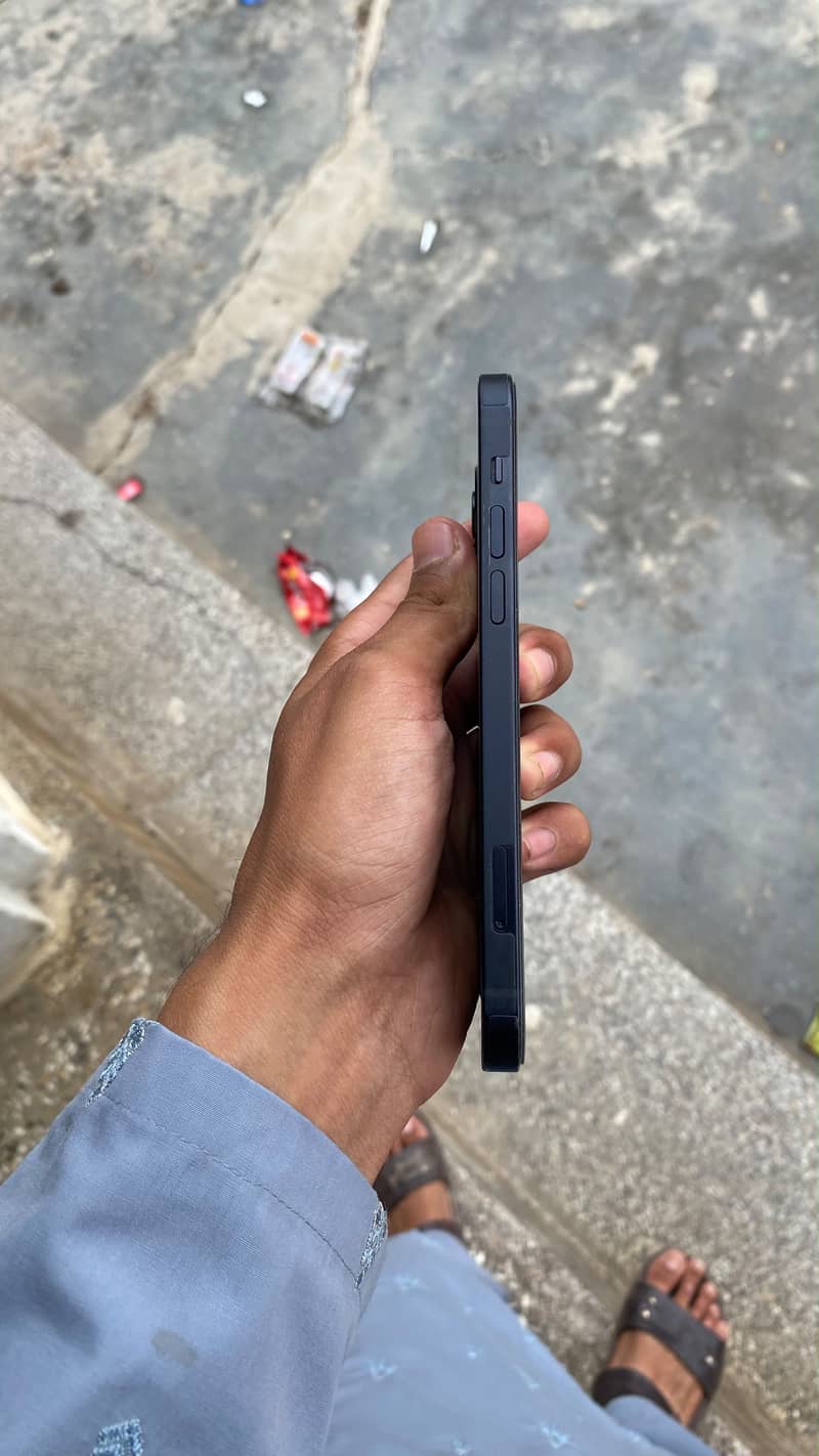 iPhone 12 0
