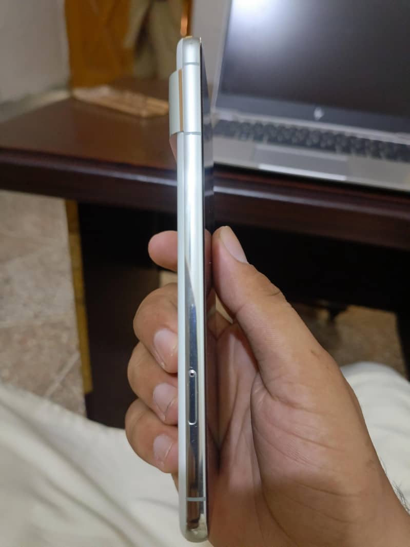 Google Pixel 8 Pro 4