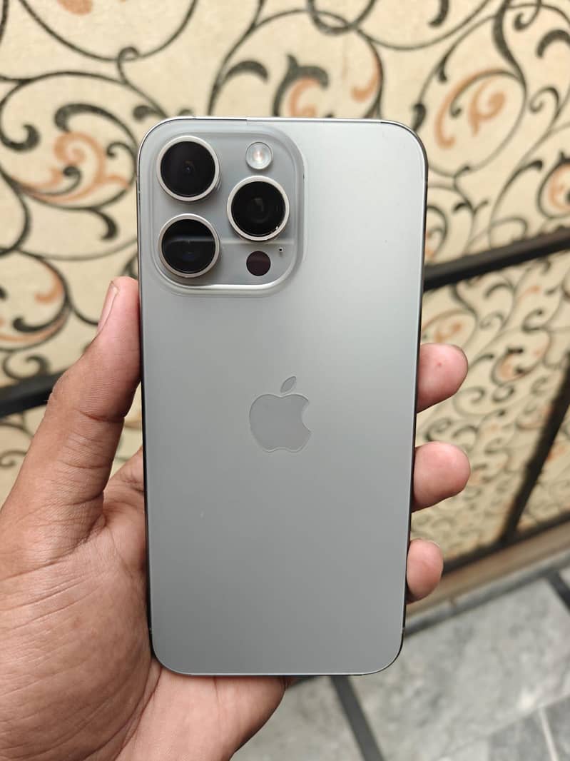 Apple iPhone 15 Pro Max 0