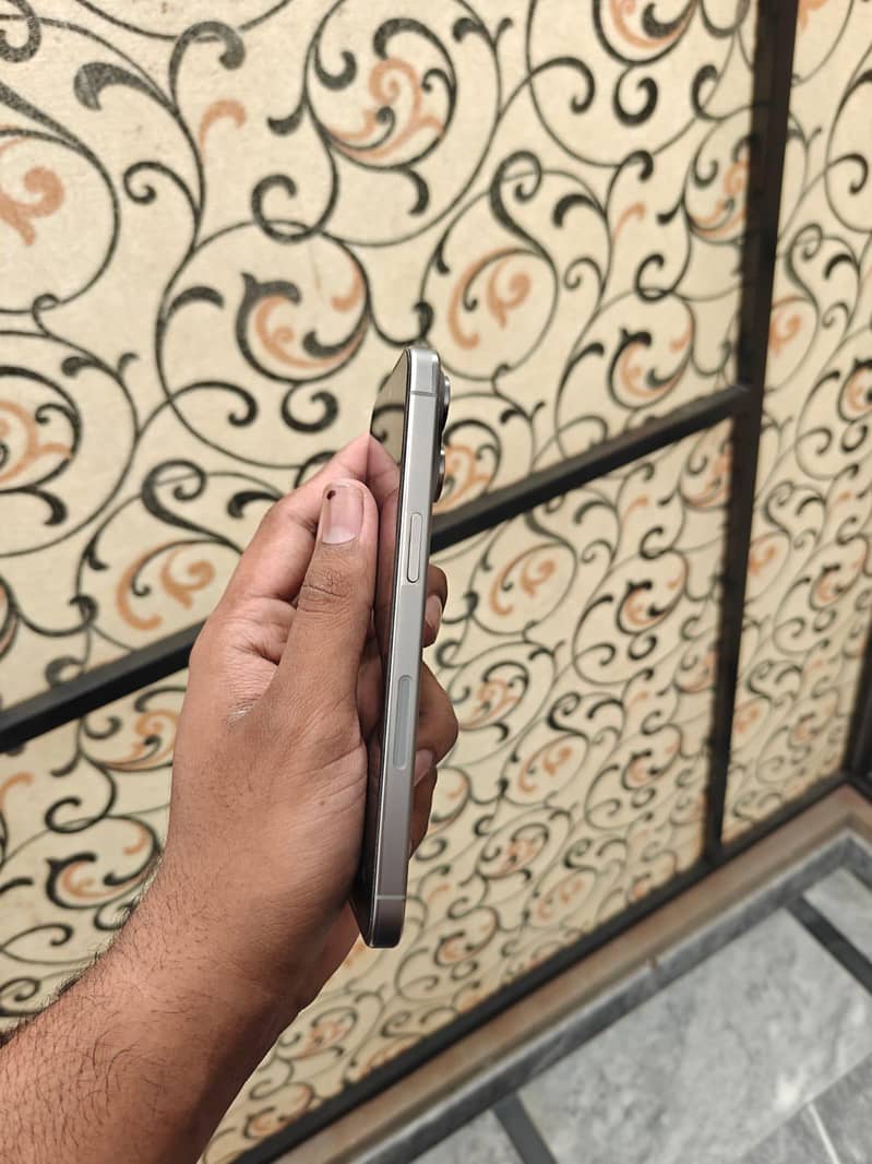 Apple iPhone 15 Pro Max 3