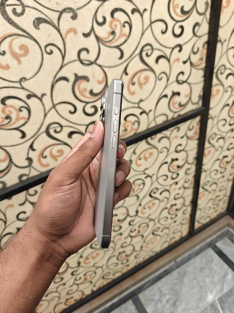 Apple iPhone 15 Pro Max 5