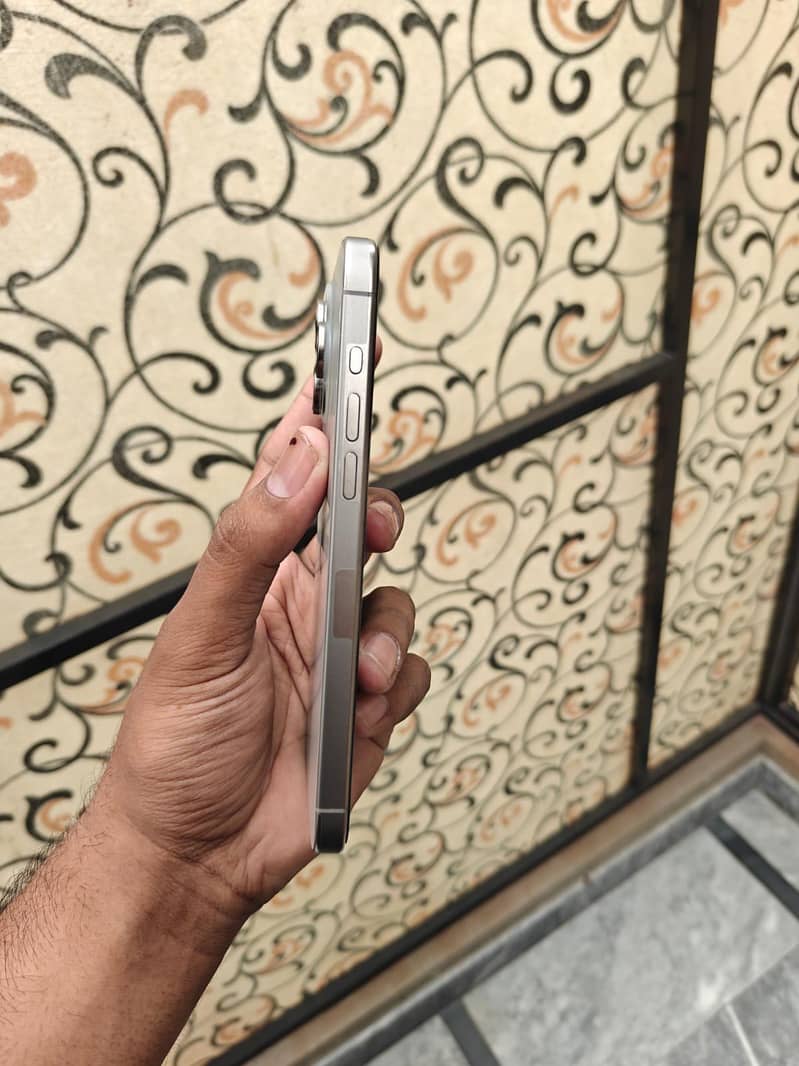 Apple iPhone 15 Pro Max 7