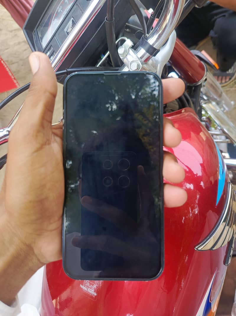Apple iPhone 14 4