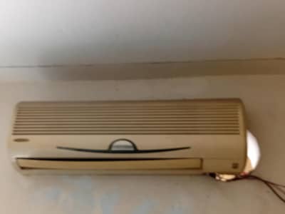 Waves 1.5 Ton AC – Excellent Condition