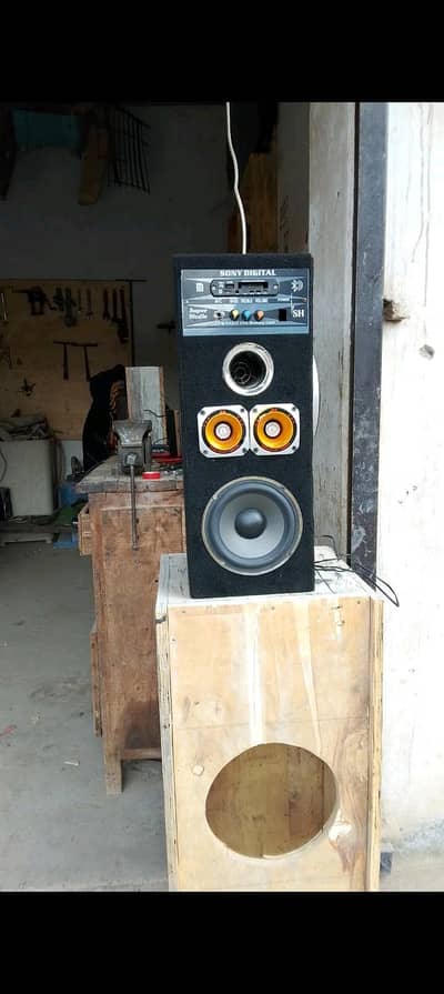 full clear sound and bass , all of box hande made and wooden box