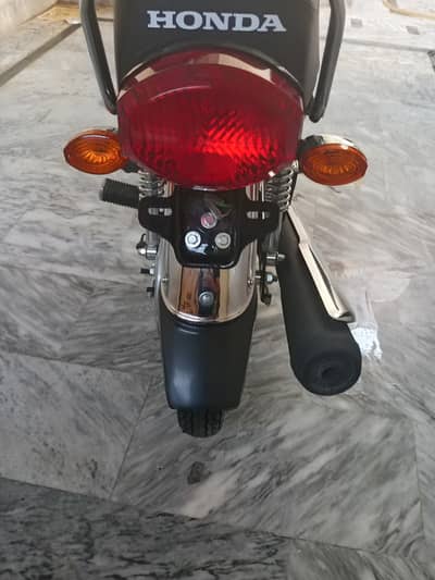 Honda 125 just 1450 km use urgent sale