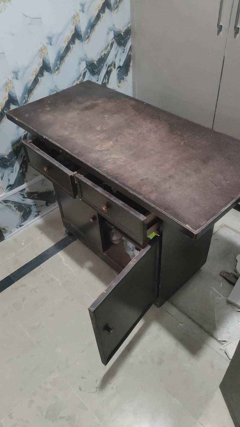 استری ٹیبل بمعہ اسٹوریج کیبنٹ – اچھی کنڈیشن – صرف 6000 1
