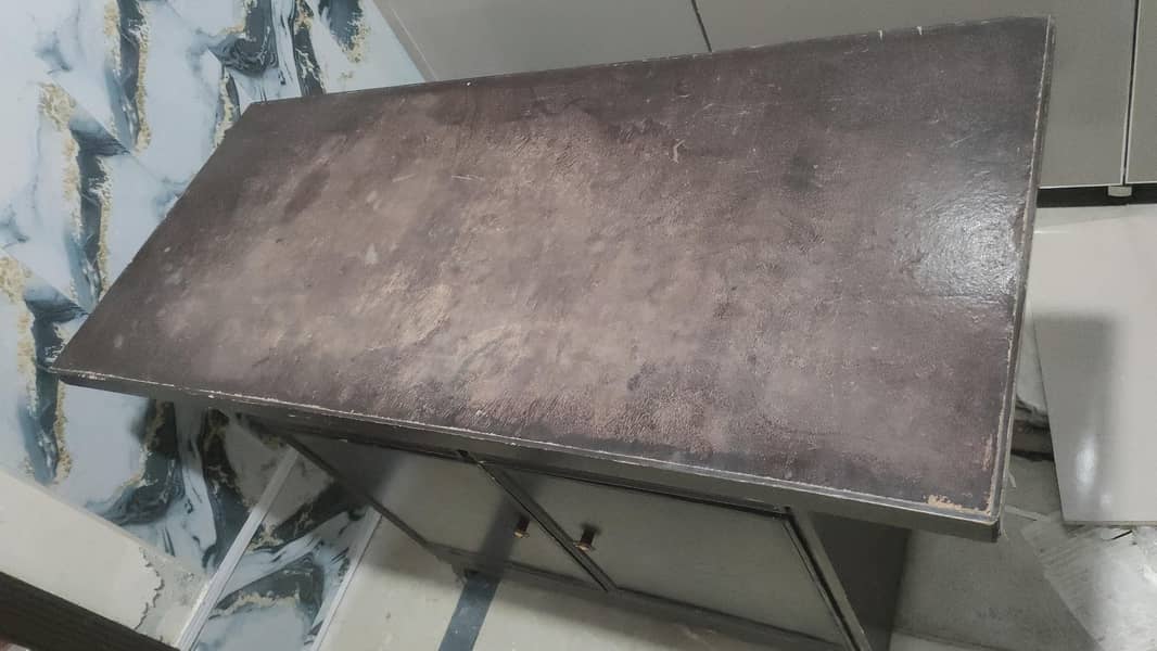 استری ٹیبل بمعہ اسٹوریج کیبنٹ – اچھی کنڈیشن – صرف 6000 2