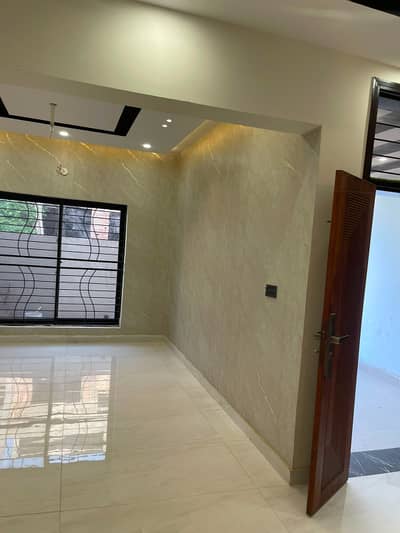 Luxury 5 Marla house In lakecity Lahore