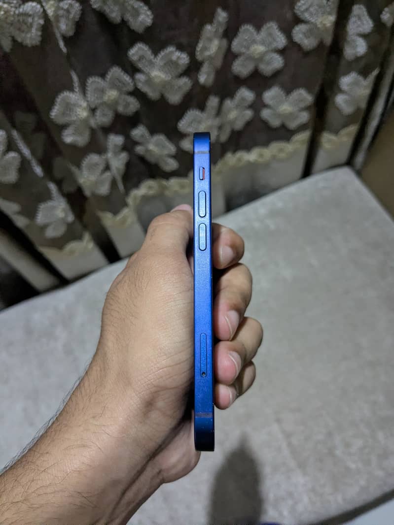 Apple iPhone 12 mini 4