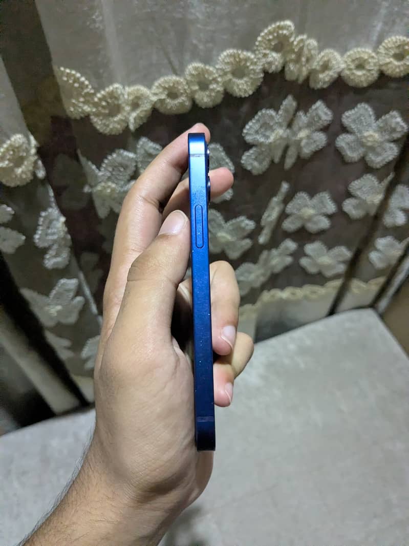 Apple iPhone 12 mini 6