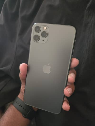 Apple iPhone 11pro mx with box n chargr