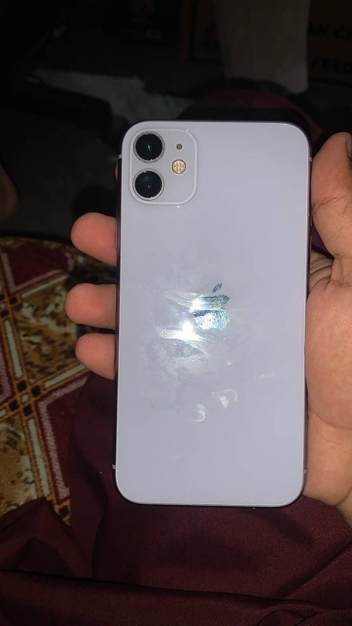 Apple iPhone 11 4