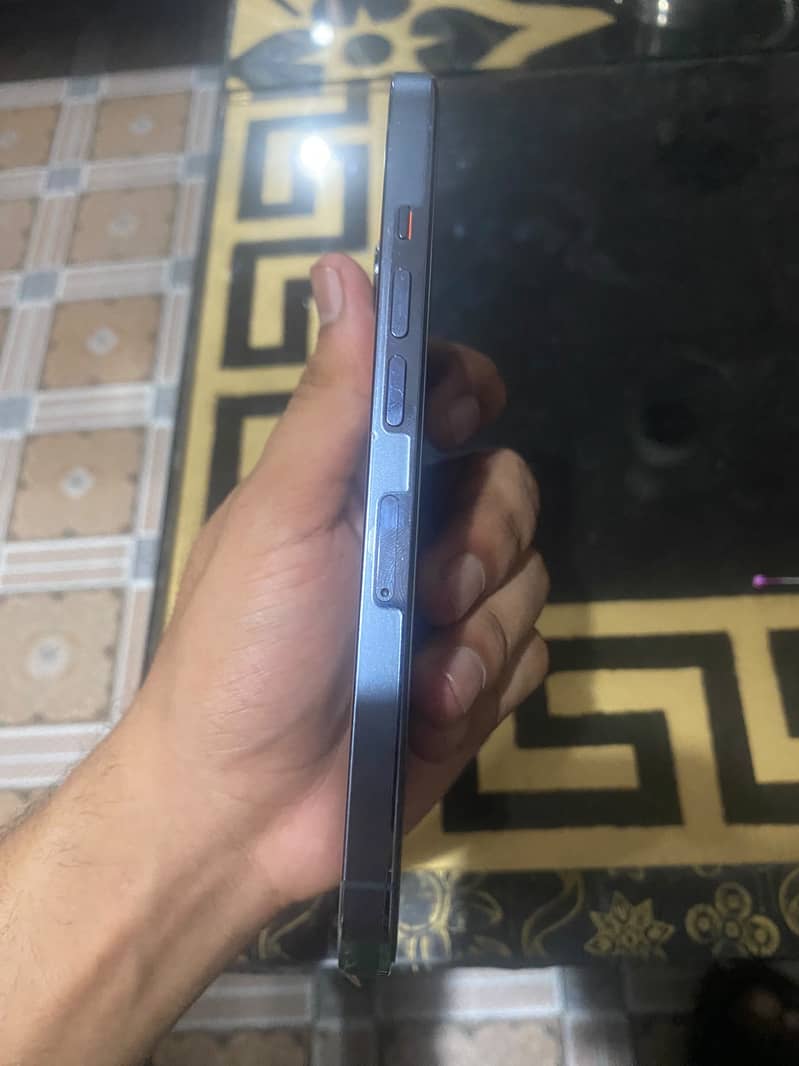 Apple iPhone 13 Pro 1