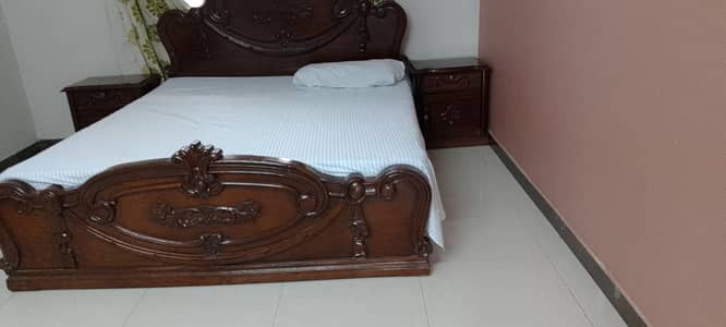 wooden chinoti bed