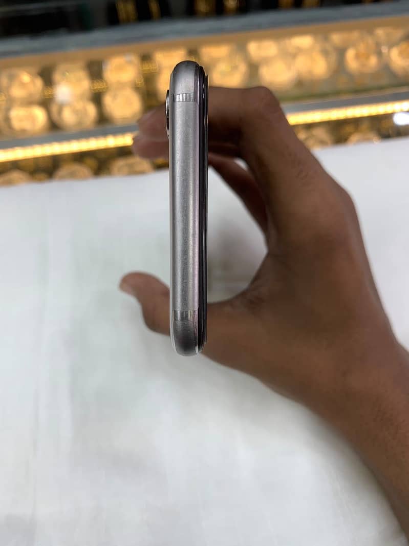 Apple iPhone X 3