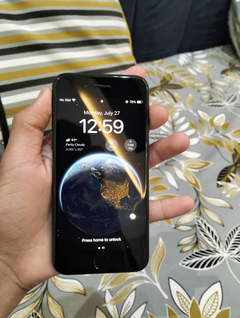 Apple iPhone SE 0