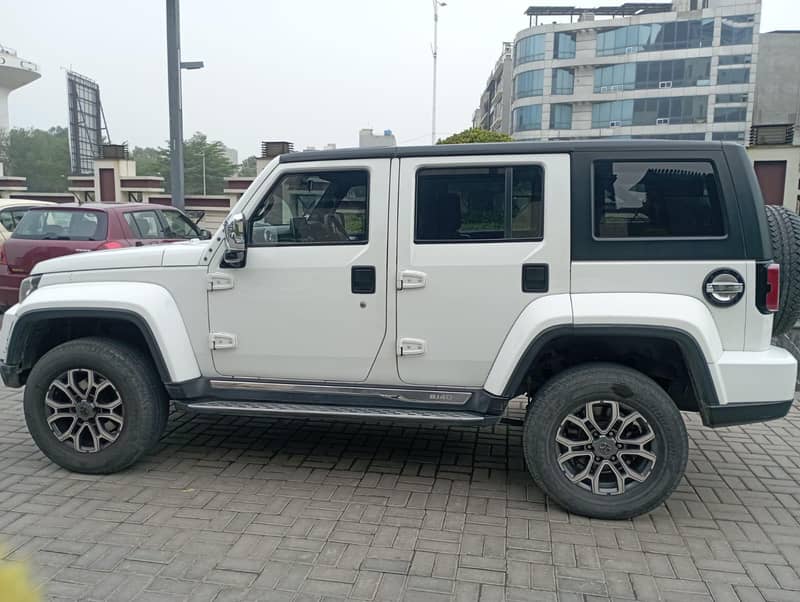 BAIC BJ40 Plus 2022 10