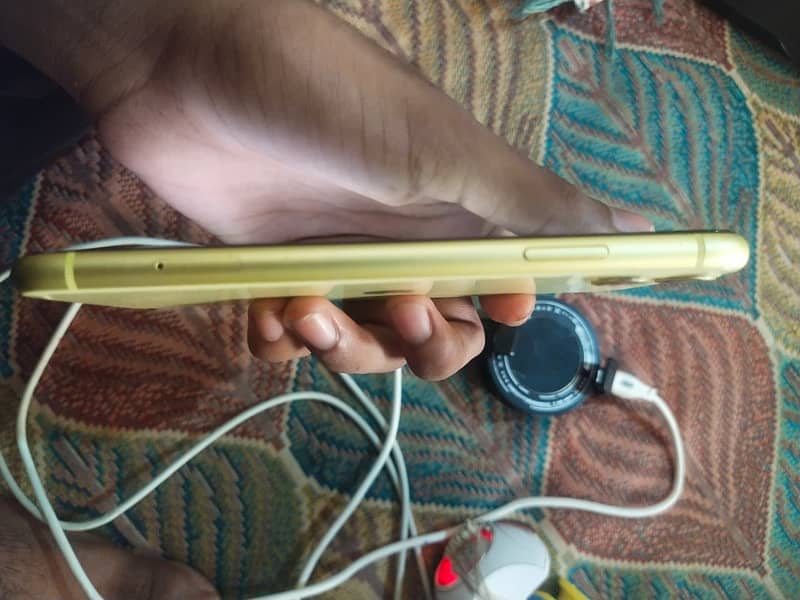 Apple iPhone 11 7