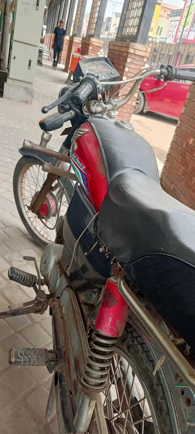 Used Ma Bike H Honda cd70 2015 model Engine 10/10 Condition AP K samny