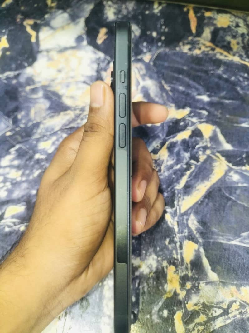 Apple iPhone 15 plus 4