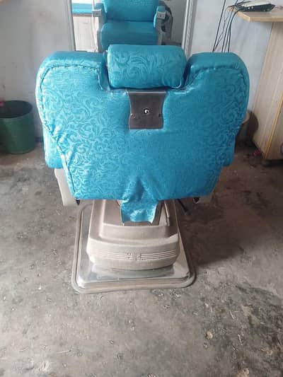 2 pieces saloon chair  for sale condition 10 by 10  call 03425809242