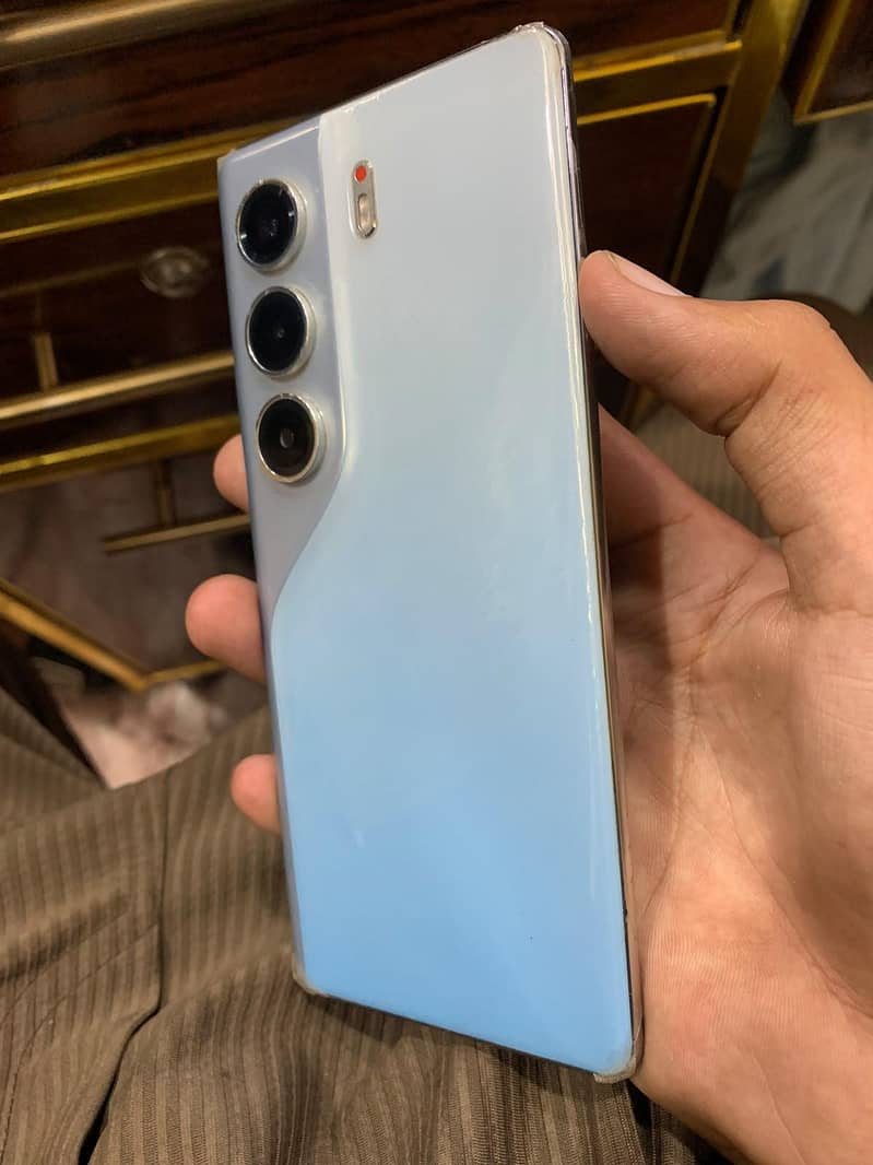 Tecno CAMON 40 Pro plus 0