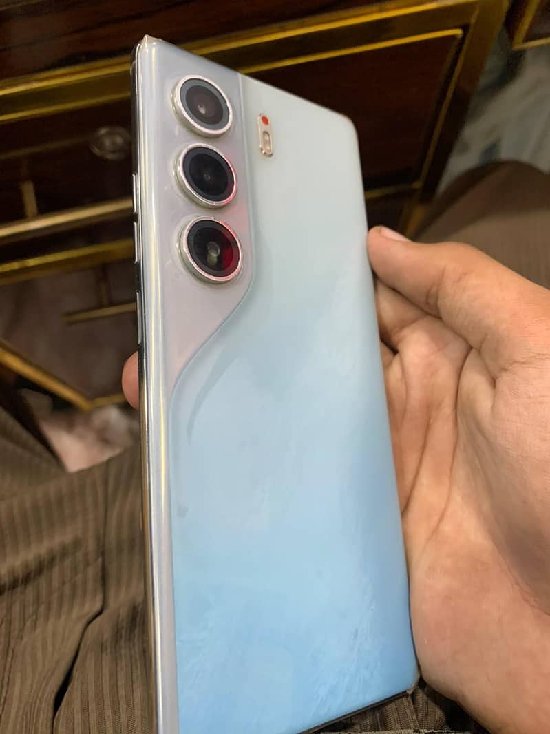 Tecno CAMON 40 Pro plus 2