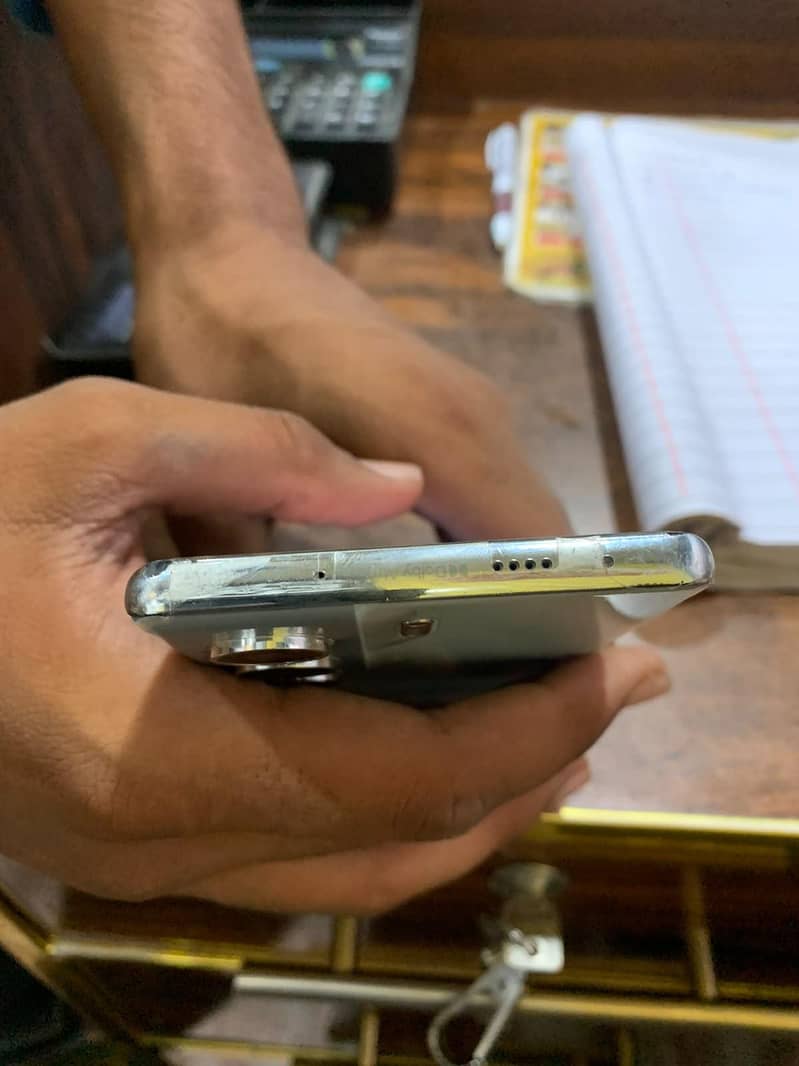 Tecno CAMON 40 Pro plus 8