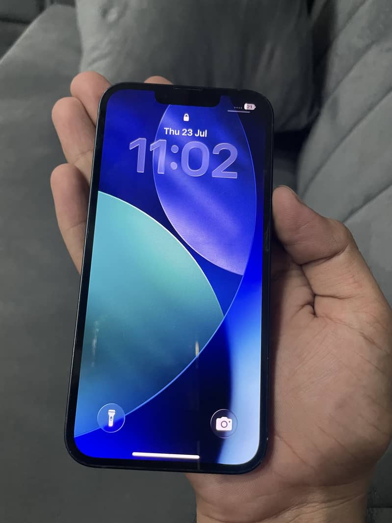 iPhone 13 4