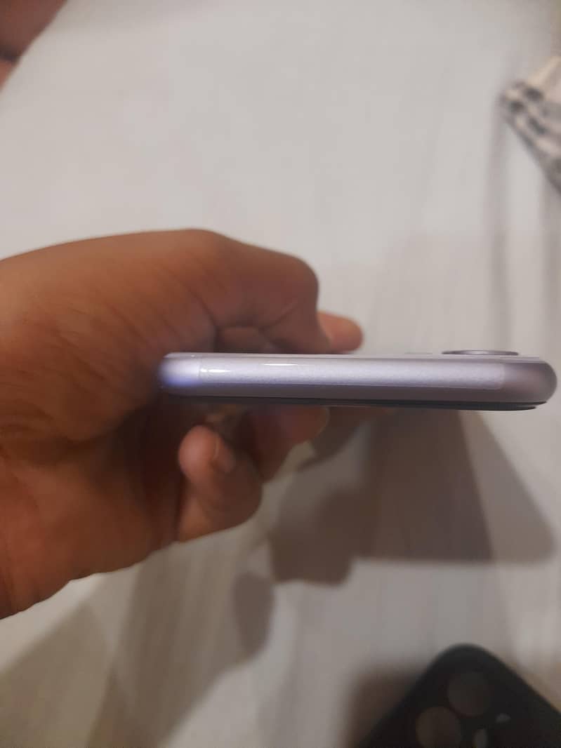 Apple iPhone 11 4