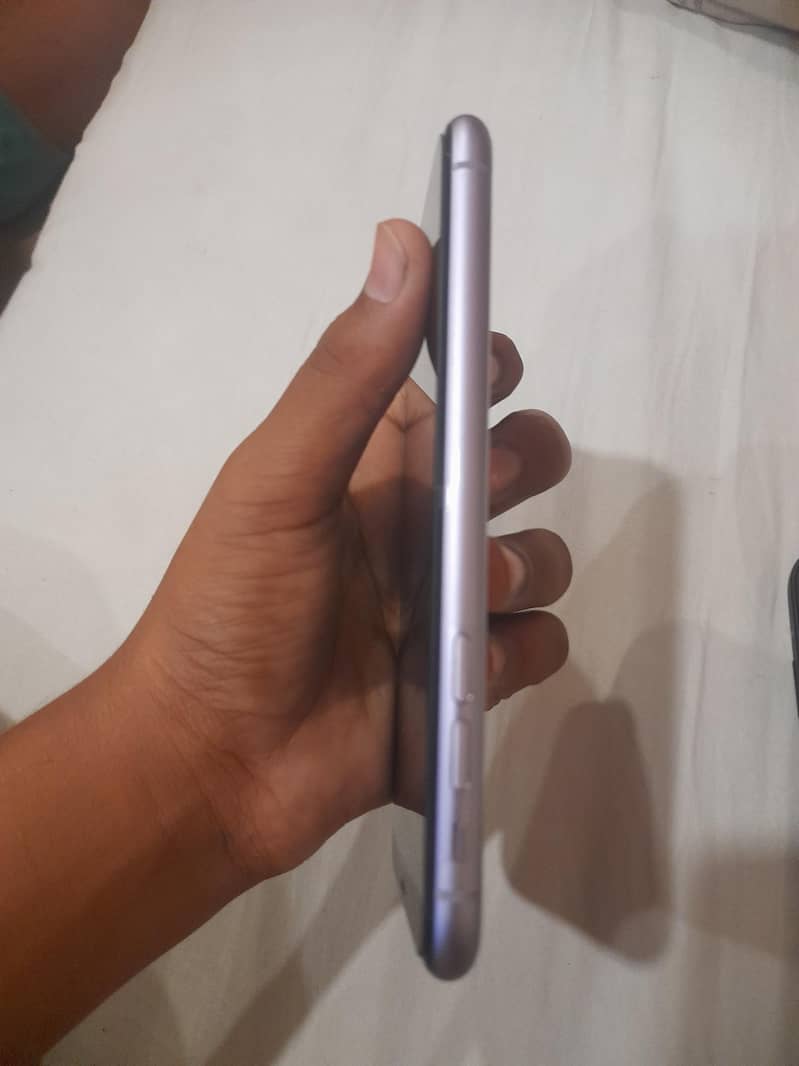 Apple iPhone 11 7