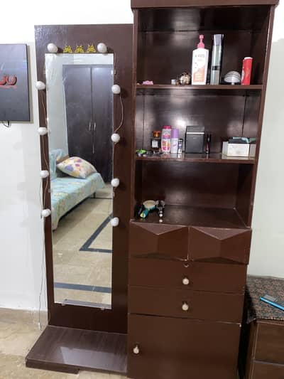 Elegant Wooden Dressing Table Excellent Condition