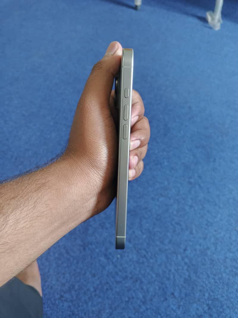 Apple iPhone 16 Pro Max 1