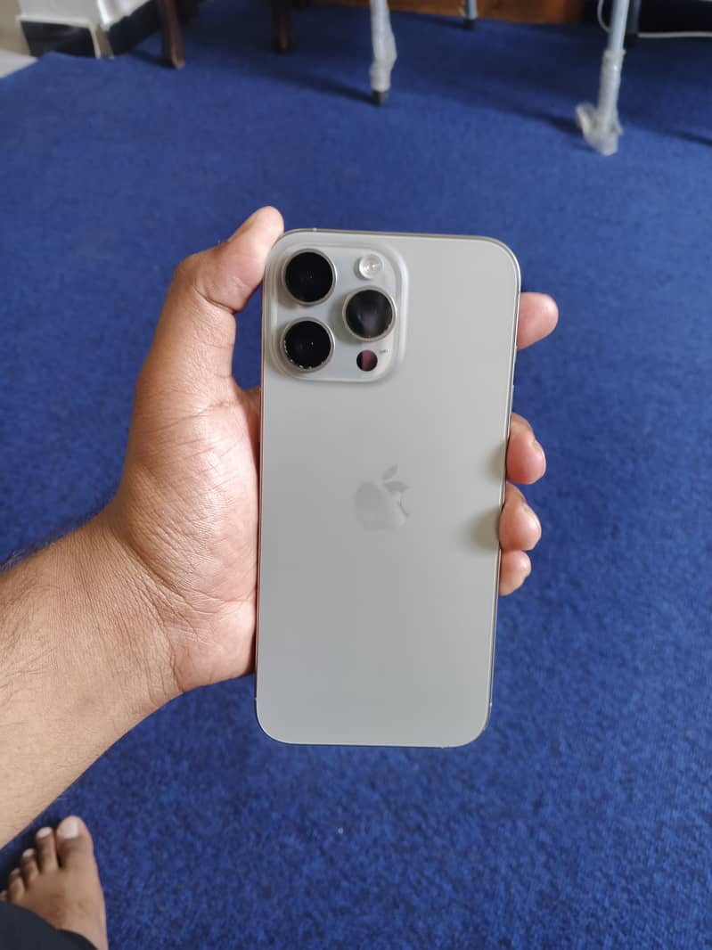 Apple iPhone 16 Pro Max 2