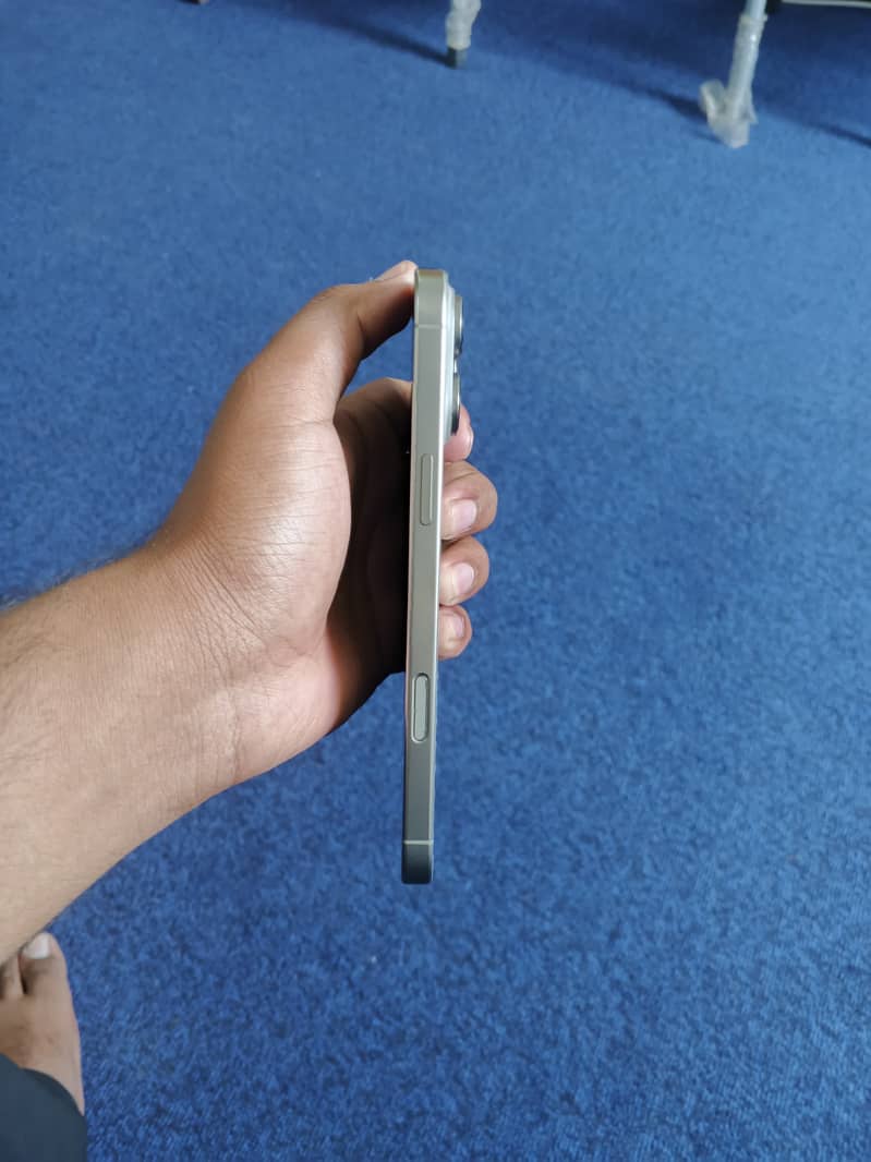 Apple iPhone 16 Pro Max 3