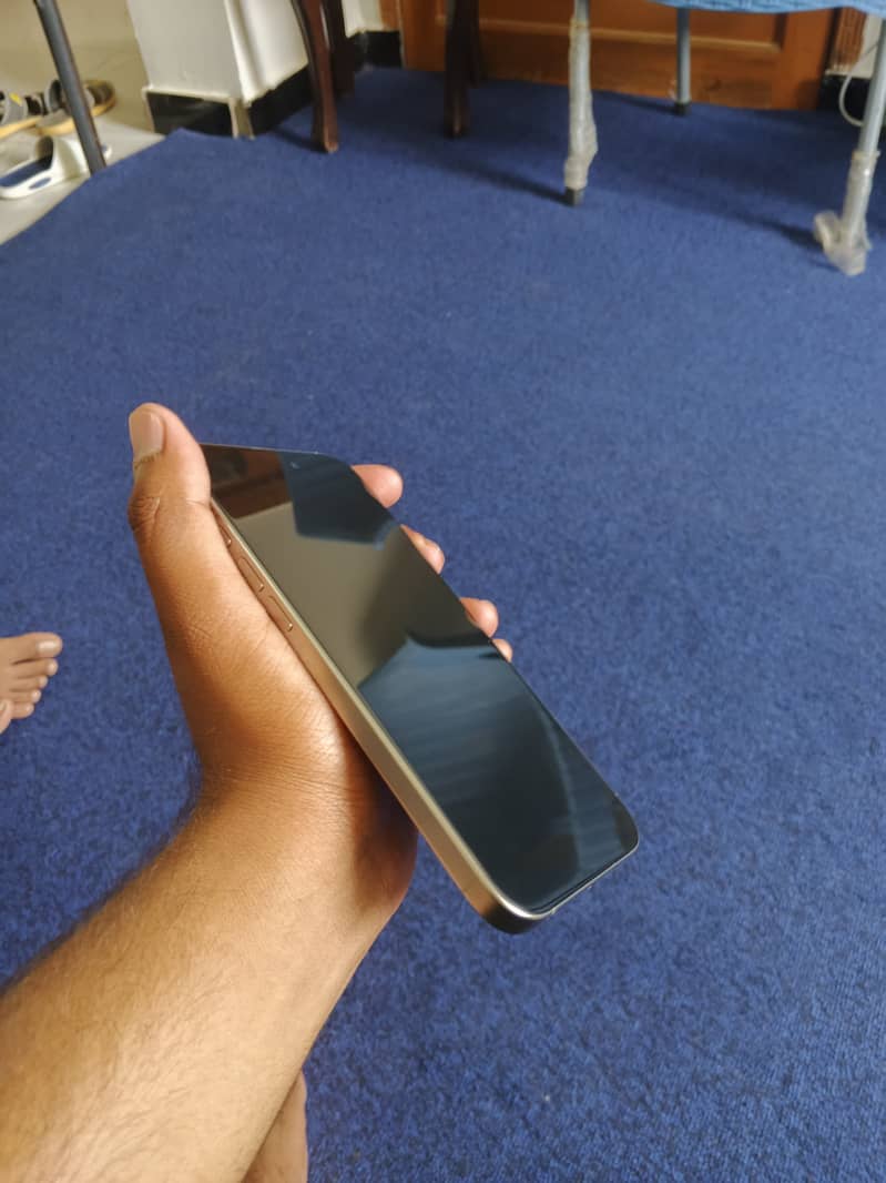Apple iPhone 16 Pro Max 6