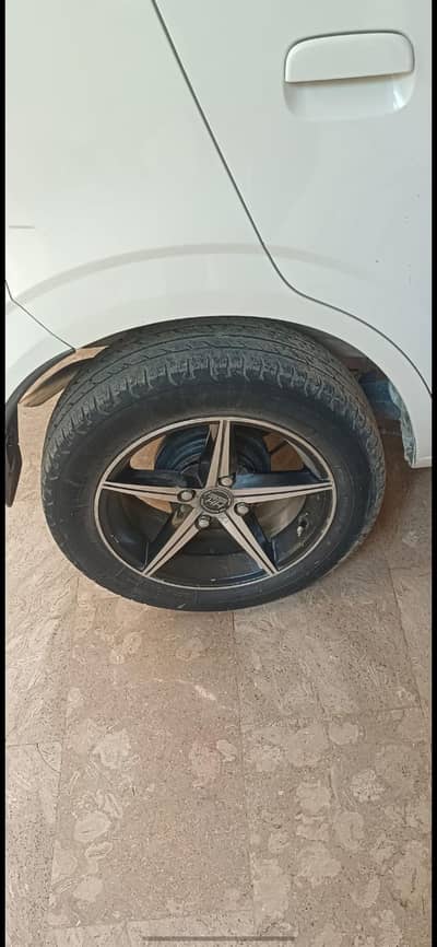 alloy rim with tyre
