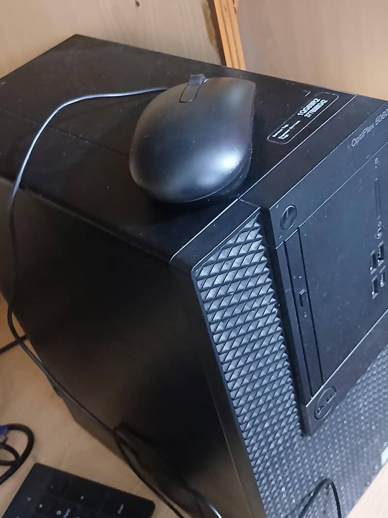 CPU Working with Keyboard,Mouse,Computer Wires 5