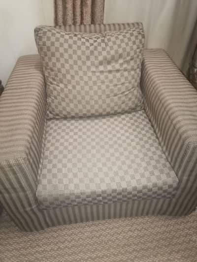 sofa set 3+1+1 available in good condition