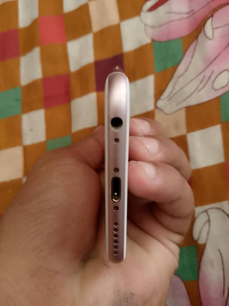 Apple iPhone 6S 1