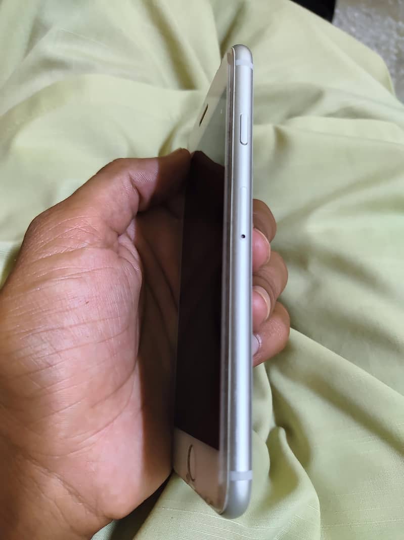 Apple iPhone 8 4
