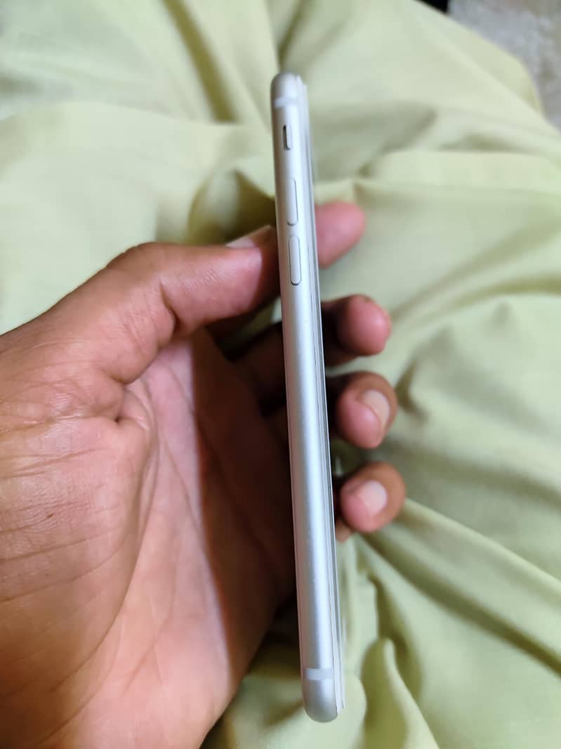 Apple iPhone 8 5