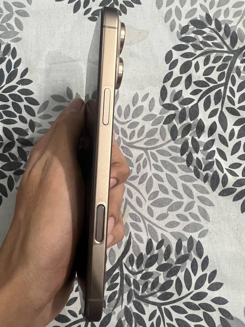 iphone 16 pro max 3