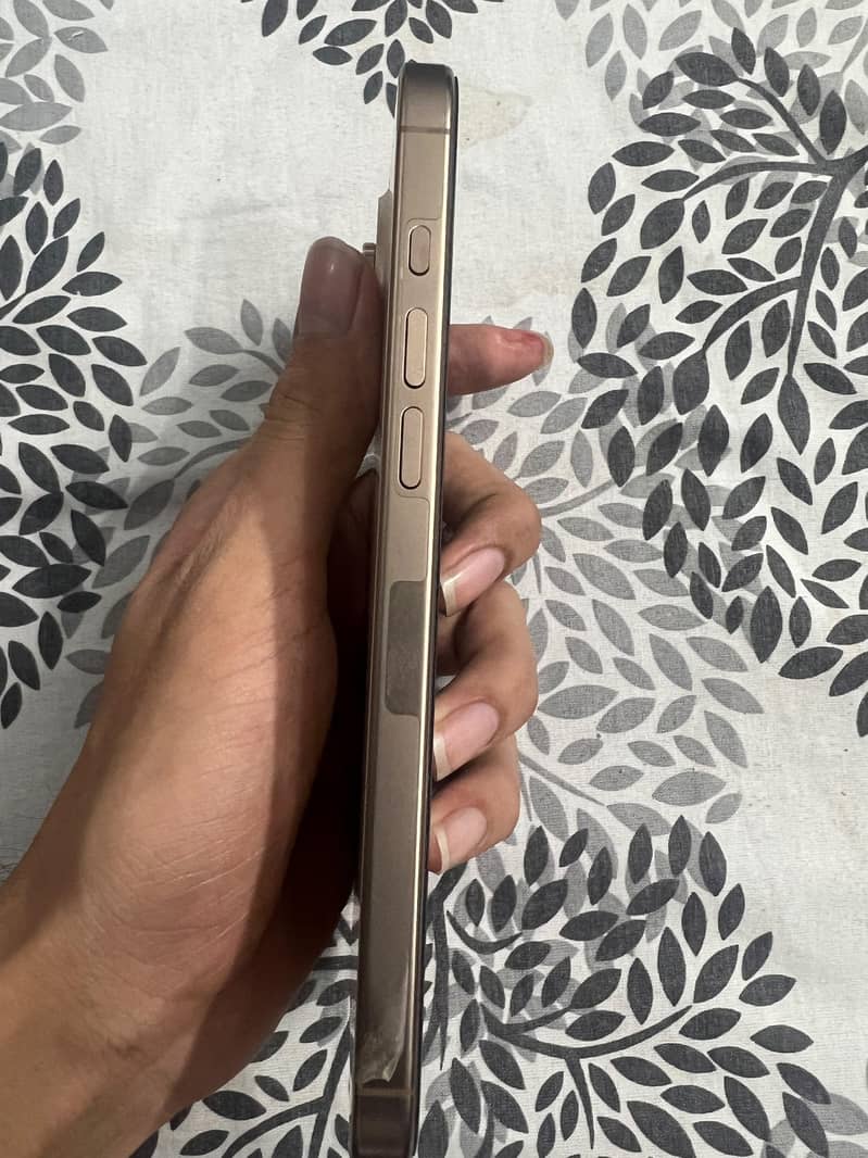 iphone 16 pro max 4
