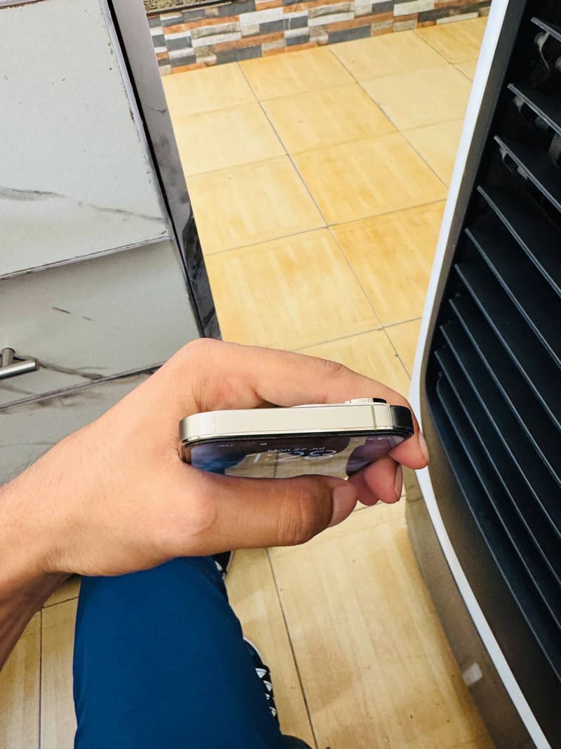 Apple iPhone 14 Pro 0
